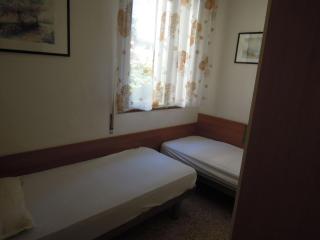 Spacious family apartment for 8 guests - 4