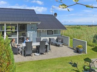 Holiday Home Mathias - 625m from the sea by Interhome - 0
