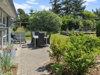 Holiday Home Mathias - 625m from the sea by Interhome - 7