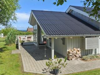 Holiday Home Mathias - 625m from the sea by Interhome - 4