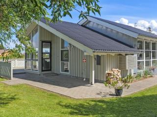 Holiday Home Mathias - 625m from the sea by Interhome - 5