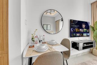 Chic Dubai Retreat at Azizi Riviera 65 - 8