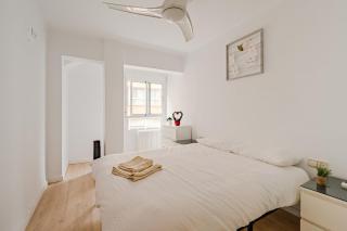 Cabañal Beach House - 10 min to ocean , FastWifi , SmartTV, AC - 8