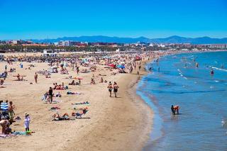 Cabañal Beach House - 10 min to ocean , FastWifi , SmartTV, AC - 5