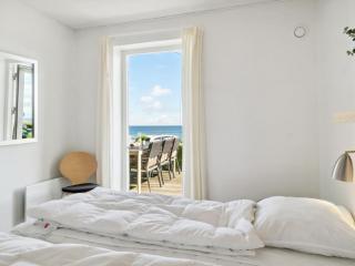 Apartment Helin - 100m from the sea by Interhome - 1