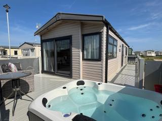 Sunnymede A6 Fantasy Island with HOT TUB - Meadow Lakes Caravan Hire - 0