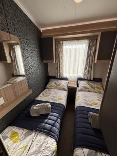 Sunnymede A6 Fantasy Island with HOT TUB - Meadow Lakes Caravan Hire - 8