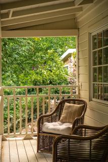Sunny Designer Retreat with Gym & Game Room - 7