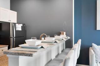 Luxury Skyline Retreat Pittsburgh - 6
