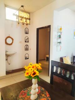 DREAMYcosy 2bhk, Just 6 mins to Whitetown & Beach TOPEZ - 8