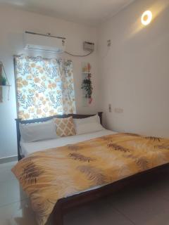DREAMYcosy 2bhk, Just 6 mins to Whitetown & Beach TOPEZ - 5