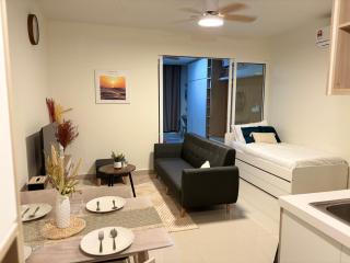 The Shore by Ans Seaview Suites - 4