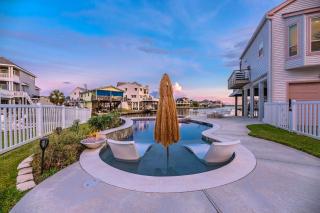 Bay Views Family & Pet Friendly Steps to Beach - 1
