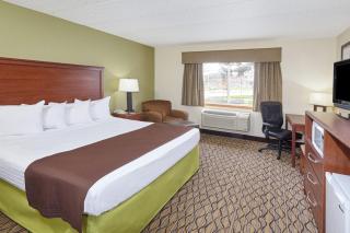AmericInn by Wyndham Sheboygan - 7
