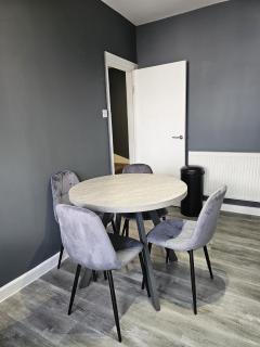 Spacious 4-Bedrooms Corporate Flat - Prime Location - 8