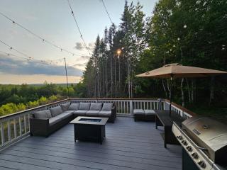 Bear Mountain Lodge. 560 Acre Wooded Estate. - 6