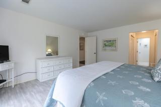 Golf Getaway, Walk to Beach, Bikes, Renovated, QG599 - 5