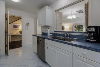 Golf Getaway, Walk to Beach, Bikes, Renovated, QG599 - 4