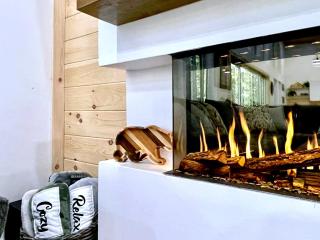 Modern Gem w/Spacious Deck, Swinging bed, Hot Tub - Campton - 8