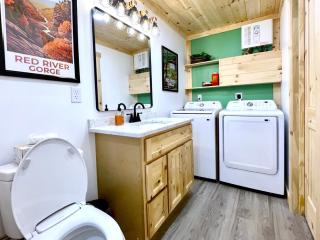 Modern Gem w/Spacious Deck, Swinging bed, Hot Tub - 5