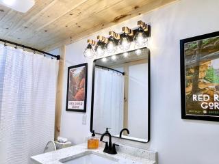 Modern Gem w/Spacious Deck, Swinging bed, Hot Tub - 7