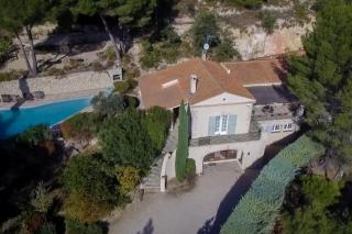 Family Home in the Heart of the Luberon with Swimming Pool and Panoramic Vi - 9