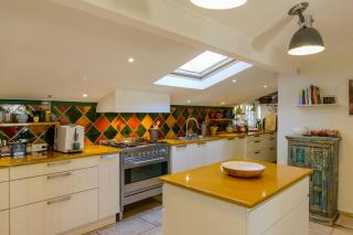 Family Home in the Heart of the Luberon with Swimming Pool and Panoramic Vi - 7