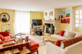 Family Home in the Heart of the Luberon with Swimming Pool and Panoramic Vi - 1
