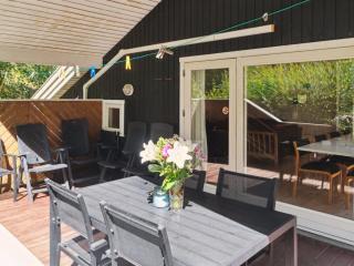 Holiday Home Nea - 600m from the sea by Interhome - 4
