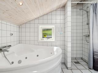 Holiday Home Nea - 600m from the sea by Interhome - 1