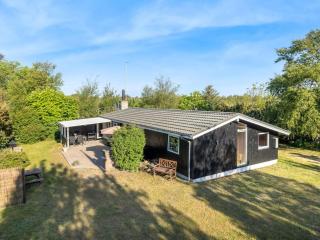 Holiday Home Hillegonde - 200m from the sea by Interhome - 0