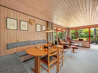 Holiday Home Geertje - 900m from the sea by Interhome - 8