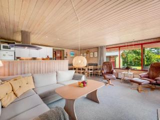 Holiday Home Geertje - 900m from the sea by Interhome - 9