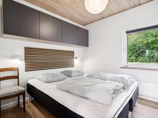 Holiday Home Svenn - 300m from the sea by Interhome - 4