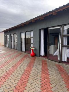 Iketleng Guest House & Resort - 4
