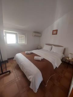 Spacious Kumbor Seafront Apartment - 6
