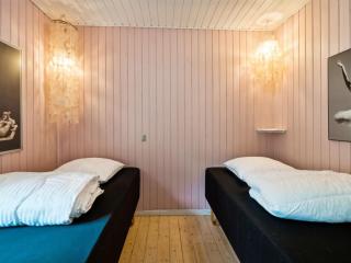 Holiday Home Eirik - 700m from the sea by Interhome - 3