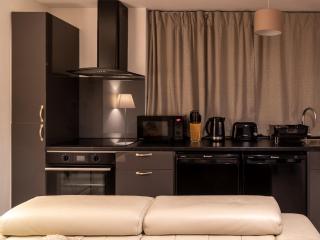 Luxury ground floor modern flat close to city with free parking - 4