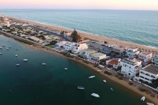 Beach House on Faro Island with a Dreamy Terrace and 7 Beds for the Perfect Escape - 3