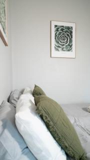 Stylish, Central Studio Close to Tram & Shops - 3
