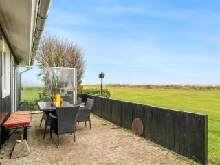 Holiday Home Snioulf - 10m from the sea by Interhome - 2