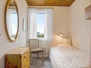 Holiday Home Snioulf - 10m from the sea by Interhome - 4