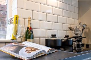 Immaculate 4-bed Home in Northampton by Renzo, Perfect for Contractors, Sleeps 7! - 3