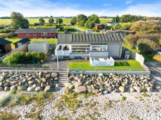 Holiday Home Diderik - 5m from the sea by Interhome - 7