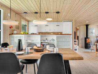 Holiday Home Rajna - 500m to the fjord by Interhome - 1