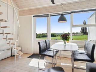 Apartment Sandrine - 400m from the sea by Interhome - 5