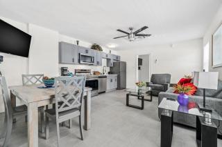 Remodeled Pet Friendly Condo in Madeira Beach, 1 Block to Beach Access! Fall Promo for Mondays & Thursdays! - 7