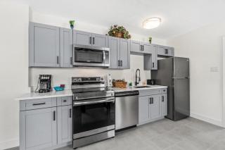 Remodeled Pet Friendly Condo in Madeira Beach, 1 Block to Beach Access! Fall Promo for Mondays & Thursdays! - 6