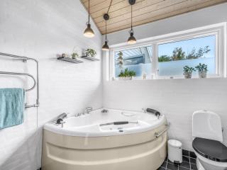 Holiday Home Carlina - 700m to the fjord by Interhome - 5