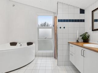 Holiday Home Rik - 2km from the sea by Interhome - 5